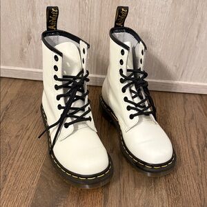 Dr. Martens AirWair White Smooth Leather Lace-Up Women’s Boots size 6 NWOT